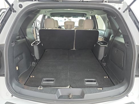 Used 2018 Ford Explorer XLT image 13