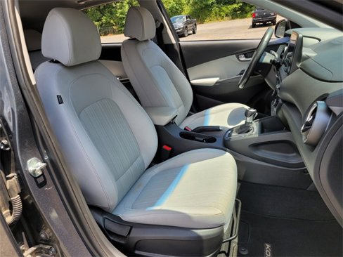 Used 2022 Hyundai Kona SEL w/ Convenience Package image 18