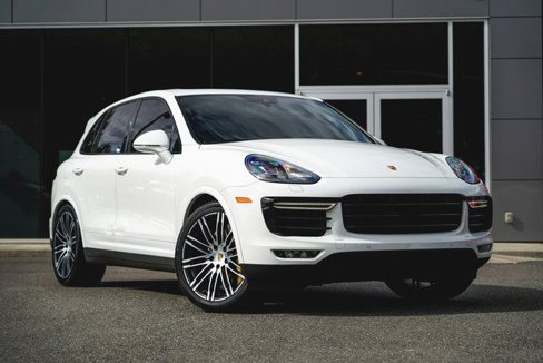 Used 2016 Porsche Cayenne Turbo image 1