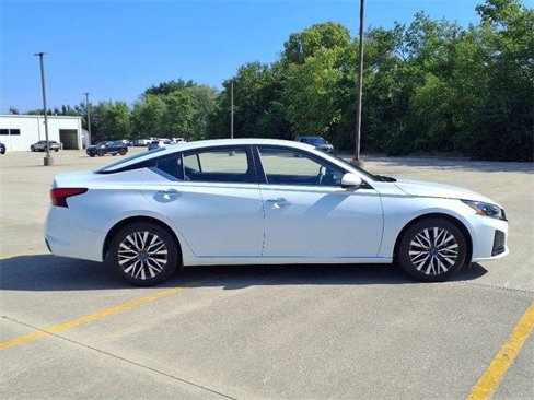 Used 2023 Nissan Altima 2.5 SV image 5
