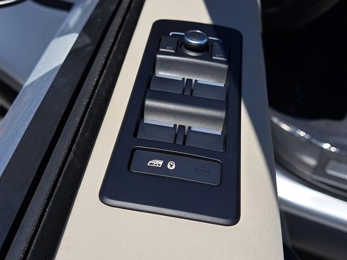 Used 2020 Land Rover Discovery HSE image 19