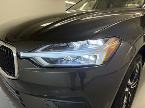 Used 2021 Volvo XC60 T5 Momentum w/ Protection Package image 9
