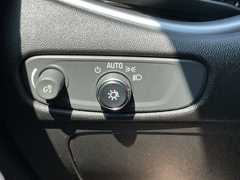 Used 2022 Chevrolet Malibu LT image 50