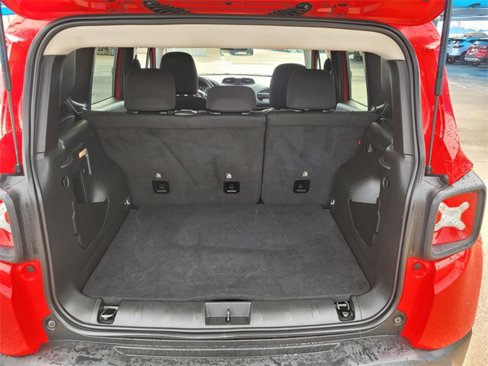 Used 2023 Jeep Renegade Latitude image 12