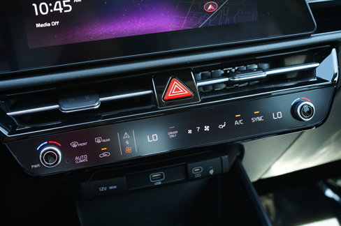 Used 2023 Kia Niro SX image 28