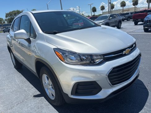 Used 2022 Chevrolet Trax LS w/ Tint and Cruise Package image 7
