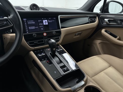 Used 2022 Porsche Macan image 28