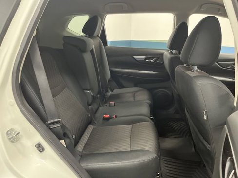 Used 2018 Nissan Rogue SV w/ Premium Package image 28