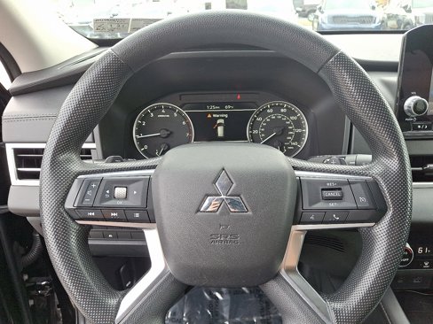 Used 2022 Mitsubishi Outlander ES image 19