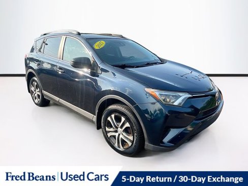 Used 2017 Toyota RAV4 LE image 1