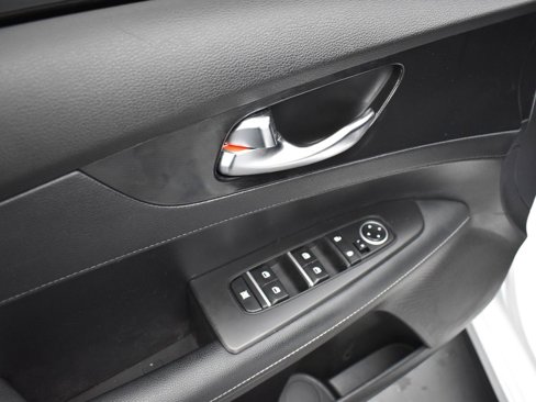 Used 2023 Kia Forte GT-Line image 11