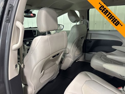 Certified 2021 Chrysler Pacifica Touring-L image 13