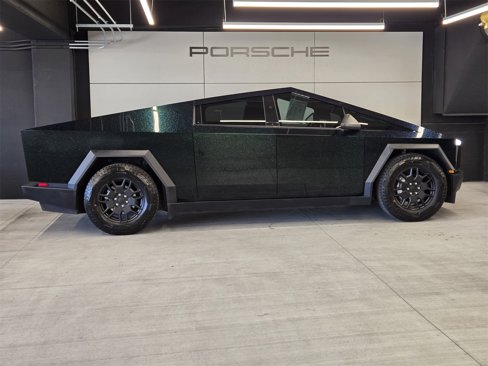 Used 2025 Tesla Cybertruck AWD Crew Cab image 31