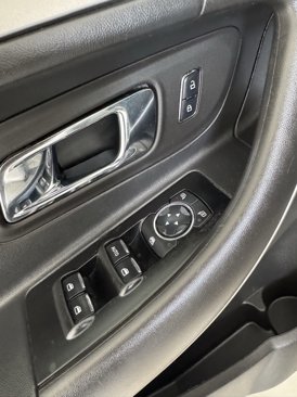 Used 2015 Ford Taurus SEL image 9