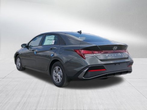 New 2025 Hyundai Elantra SE image 5