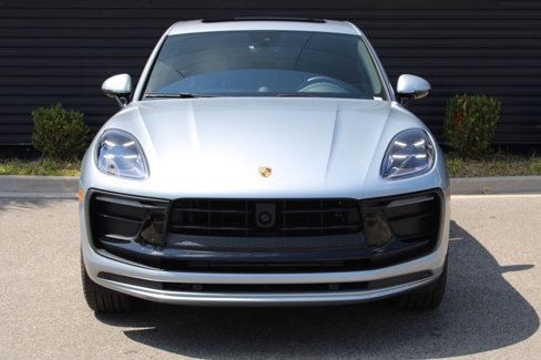 Certified 2024 Porsche Macan image 10