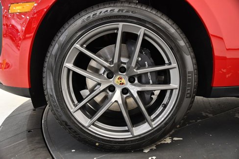 Certified 2025 Porsche Macan Turbo image 16