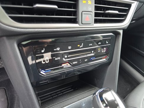 New 2025 Volkswagen Taos SE image 35