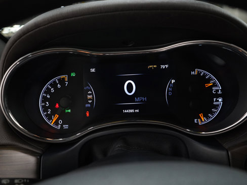 Used 2017 Jeep Grand Cherokee Overland image 21