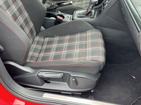 Used 2015 Volkswagen GTI SE image 31
