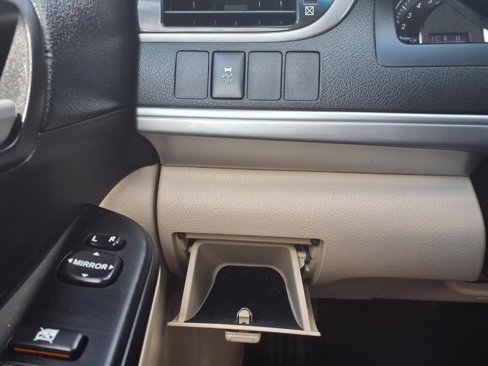 Used 2012 Toyota Camry LE image 29