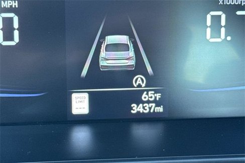 Certified 2024 Hyundai Elantra SE image 24