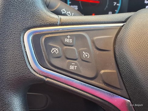 Used 2018 Chevrolet Equinox LT image 40