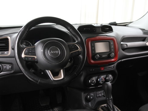 Used 2017 Jeep Renegade Latitude w/ Cold Weather Group image 6