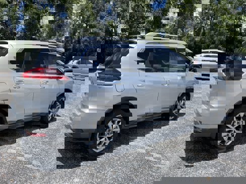 Used 2018 Nissan Rogue SV image 6