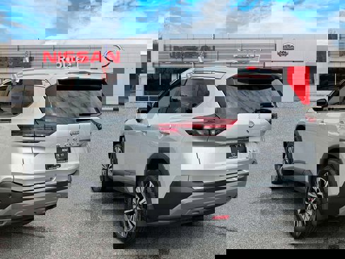 Used 2022 Nissan Rogue SV w/ SV Premium Package image 4
