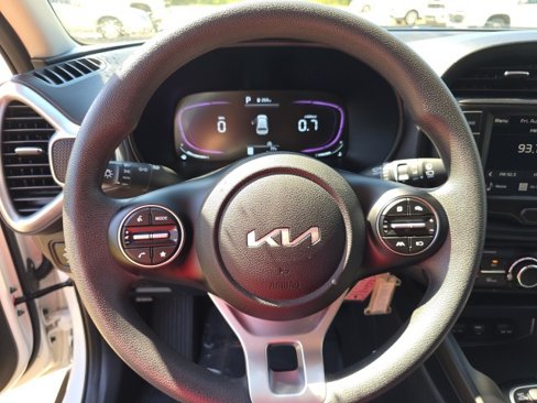Used 2025 Kia Soul LX w/ LX Technology Package image 15