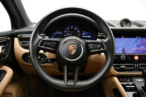 Used 2025 Porsche Macan image 26
