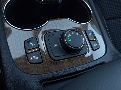 Used 2023 GMC Acadia SLE w/ Driver Convenience Package image 28