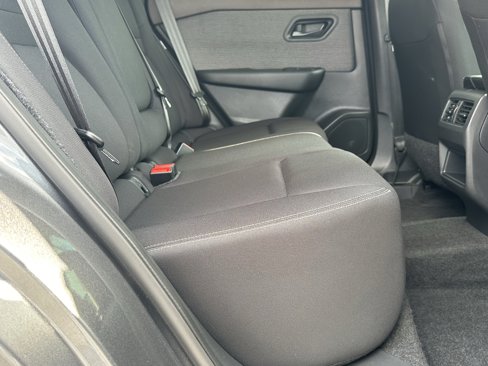 Used 2023 Nissan Rogue S image 17
