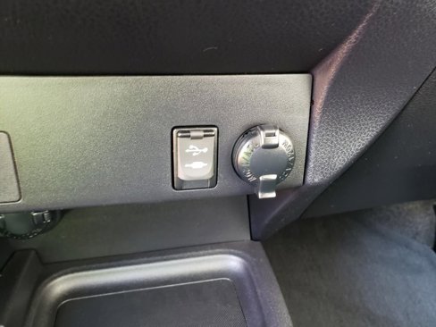 Used 2017 Toyota RAV4 LE image 32