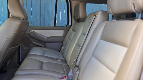 Used 2010 Mercury Mountaineer Premier image 12