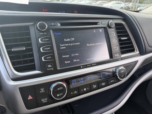 Used 2017 Toyota Highlander Limited image 4