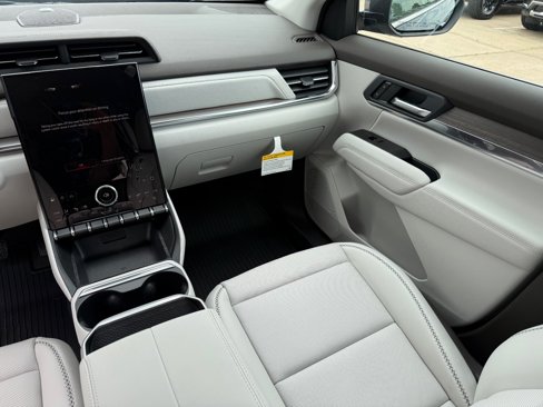 New 2026 GMC Terrain Denali w/ LPO, Floor Liner Package image 16