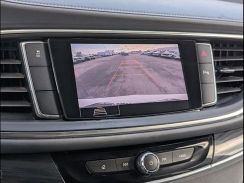 Used 2020 Buick Enclave Essence image 8