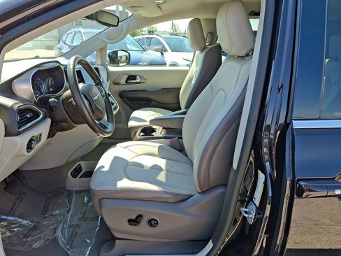Used 2019 Chrysler Pacifica Touring-L Plus w/ Advanced Safetytec Group image 14