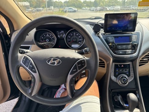 Used 2013 Hyundai Elantra GLS w/ Preferred Pkg image 10