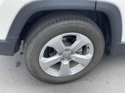 Used 2021 Jeep Compass Latitude image 9