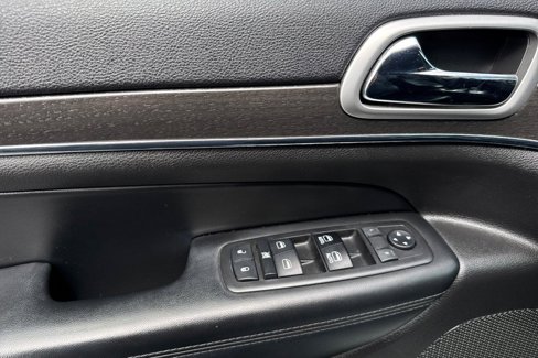 Used 2018 Jeep Grand Cherokee Limited image 13