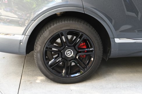 Used 2017 Bentley Bentayga image 24