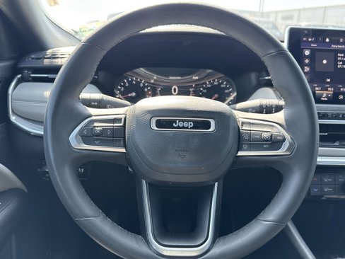Used 2023 Jeep Compass Limited image 14