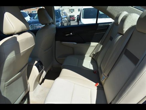 Used 2014 Toyota Camry L image 11