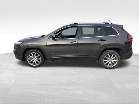 Used 2018 Jeep Cherokee Limited image 2