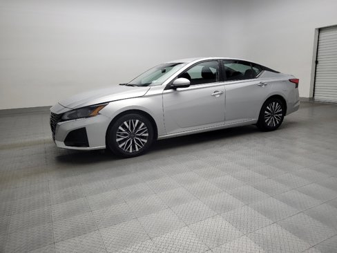 Used 2023 Nissan Altima 2.5 SV image 2