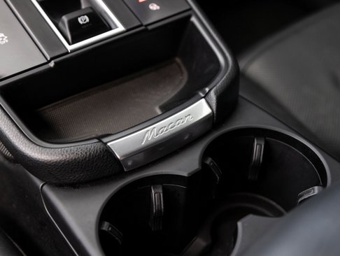 Certified 2022 Porsche Macan image 28