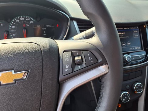 Used 2022 Chevrolet Trax LT w/ LT Convenience Package image 13